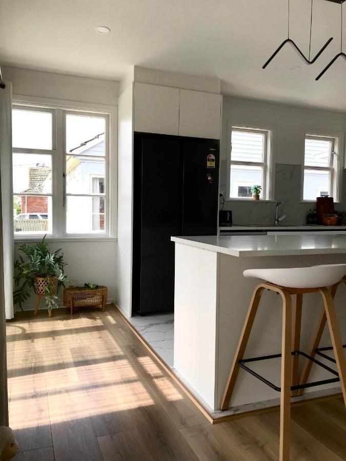 Bright & Comfy Stay In Newly Renovated Home With Parking โอ๊คแลนด์ ภายนอก รูปภาพ