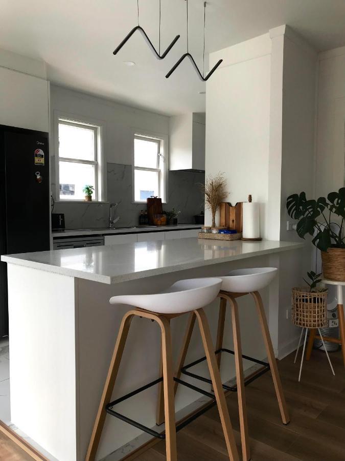 Bright & Comfy Stay In Newly Renovated Home With Parking โอ๊คแลนด์ ภายนอก รูปภาพ