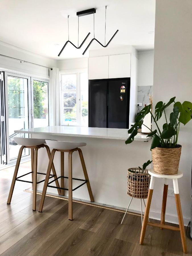 Bright & Comfy Stay In Newly Renovated Home With Parking โอ๊คแลนด์ ภายนอก รูปภาพ