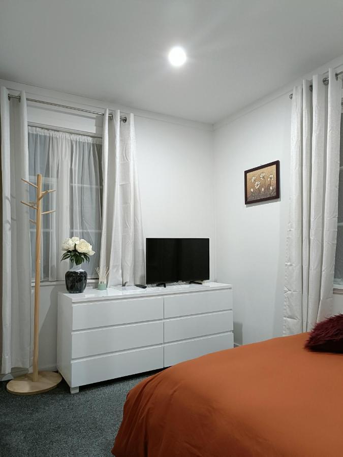 Bright & Comfy Stay In Newly Renovated Home With Parking โอ๊คแลนด์ ภายนอก รูปภาพ
