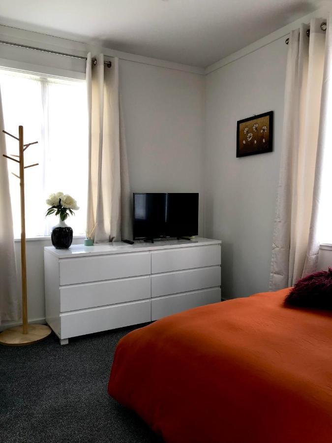 Bright & Comfy Stay In Newly Renovated Home With Parking โอ๊คแลนด์ ภายนอก รูปภาพ